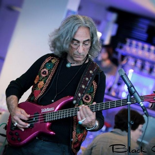 Aldoush playing bass live