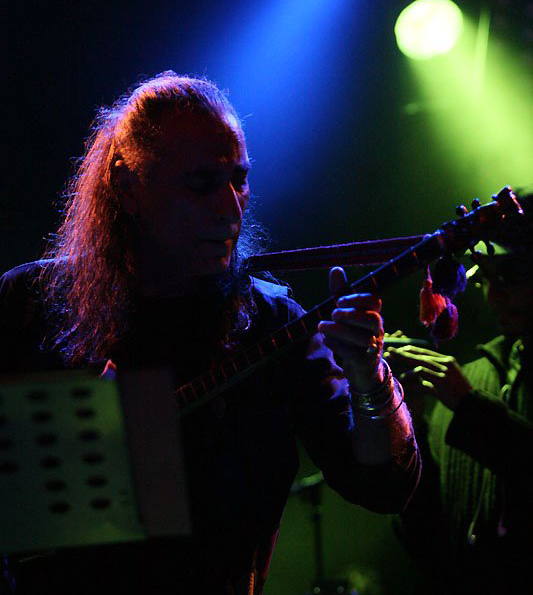 Aldoush performing live