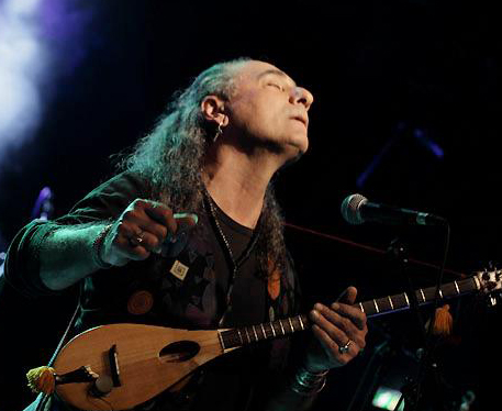 Aldoush playing oud live